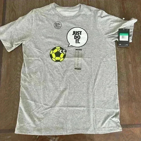 NWT Nike Tee - Picture 3 of 5